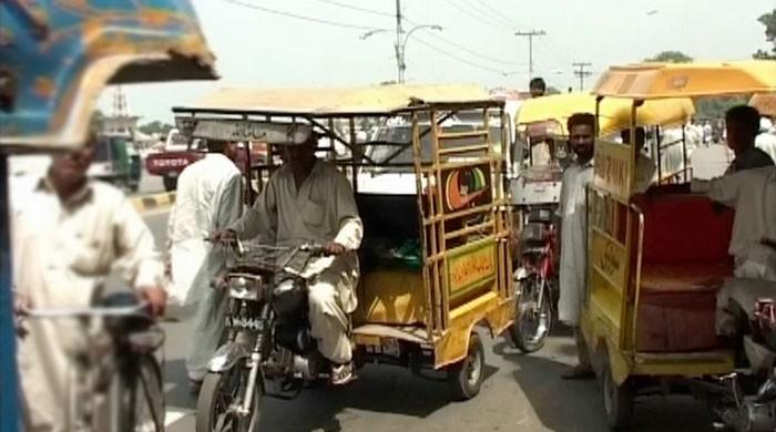 Karachi traffic police to fine people using 6-9 seater Qingqi rickshaw 