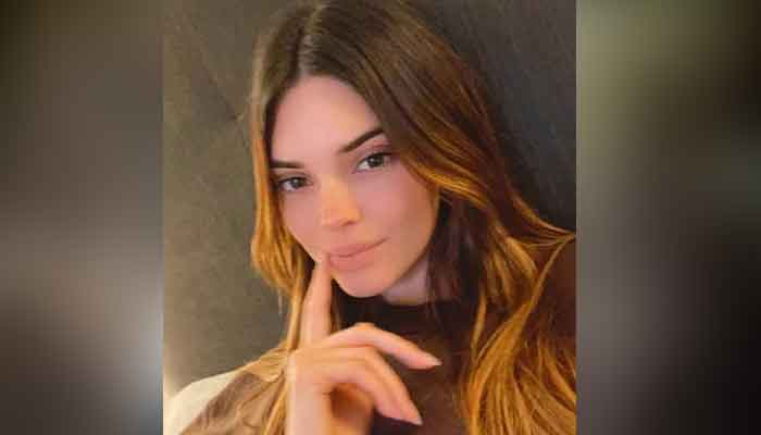 Kendall Jenner spotted enjoying dinner with two mystery men in Los Angeles