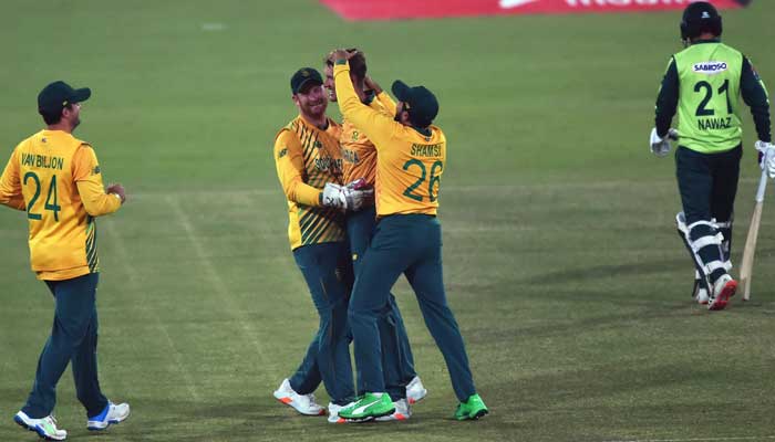 South Africa defeat Pakistan by 6 wickets, preventing T20 series whitewash