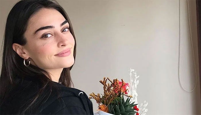 Esra Bilgic aka Halime Sultan enjoys snowfall: WATCH - Vimarsana News