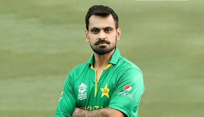 Watch: Mohammad Hafeez's 'ballistic' sixers draw widespread applause