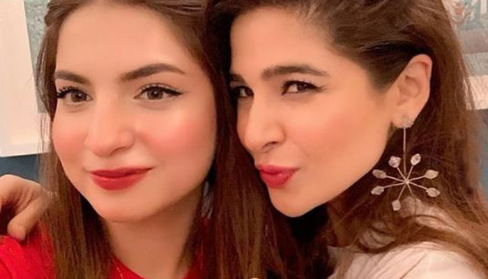 Ayesha Omar over the moon after meeting 'pawri ho rahi hai' star Dananeer Mobeen