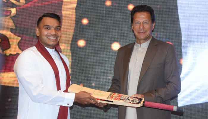 PM Imran Khan meets Sri Lankan cricket greats who played against him