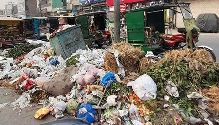 Lahore back on path to becoming a garbage dump