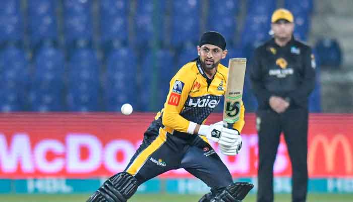 Video: Sania Mirza enjoys watching Shoaib Malik hitting sixes during PSL 2021 match