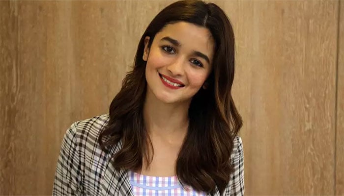 Alia Bhatt turns producer, announces to set up her own production company