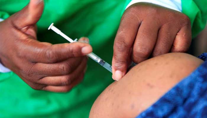 FM Qureshi announces China to send 500,000 more coronavirus vaccine doses to Pakistan