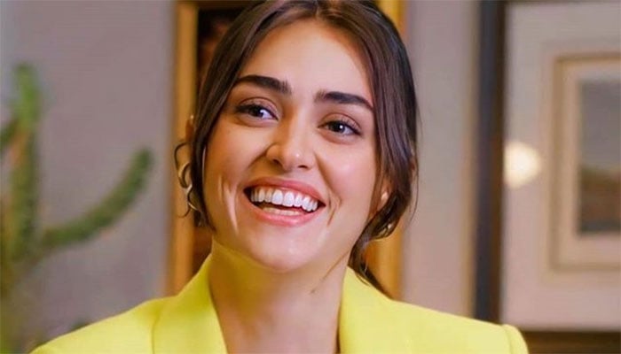 ‘Ertugrul’ star Esra Bilgic gets admission in school as student of science?