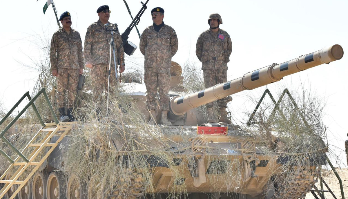 In pictures: Army chief visits Cholistan Desert training area