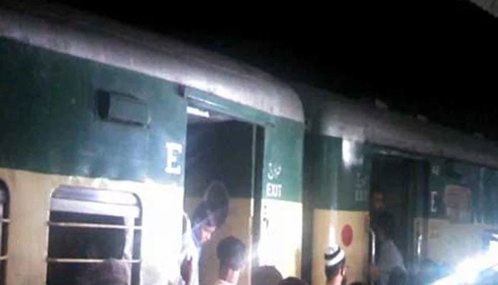 Lahore-bound Karachi Express meets accident, one killed, several wounded 