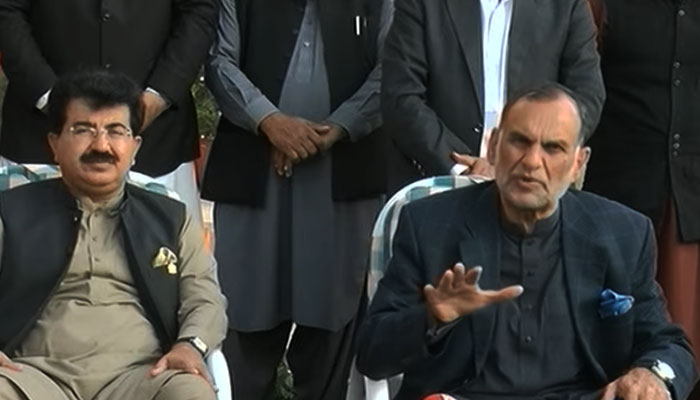 Azam Swati tells Fazlur Rehman to rethink siding with PDM after 'his candidate was rejected' in Senate