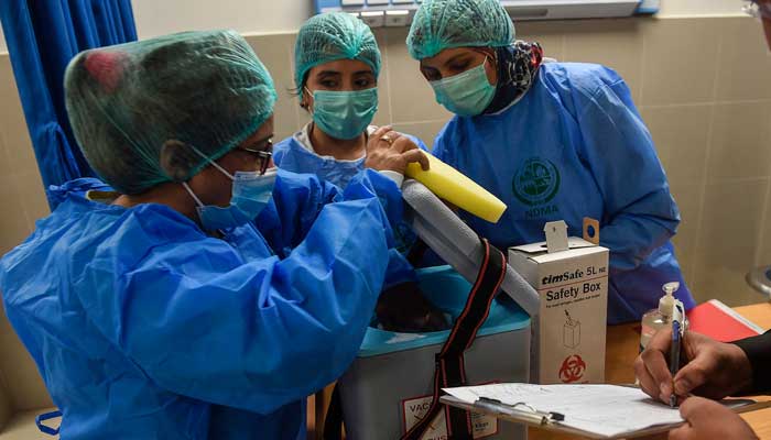 Three major hospitals in Lahore run out of coronavirus vaccines