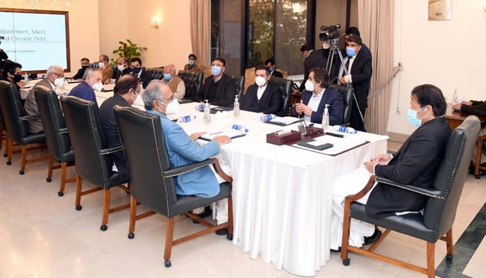 PM Imran Khan plans to reshuffle federal cabinet: sources