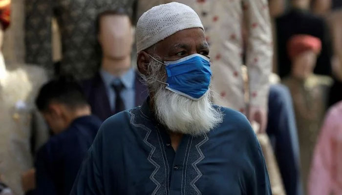 Wear a mask or be thrown in jail: Lahore administration tells violators to take coronavirus seriously