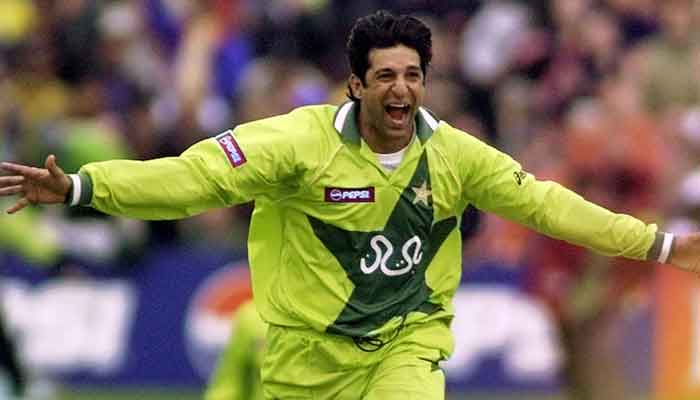 Throwback pic of Wasim Akram celebrating Holi in India goes viral