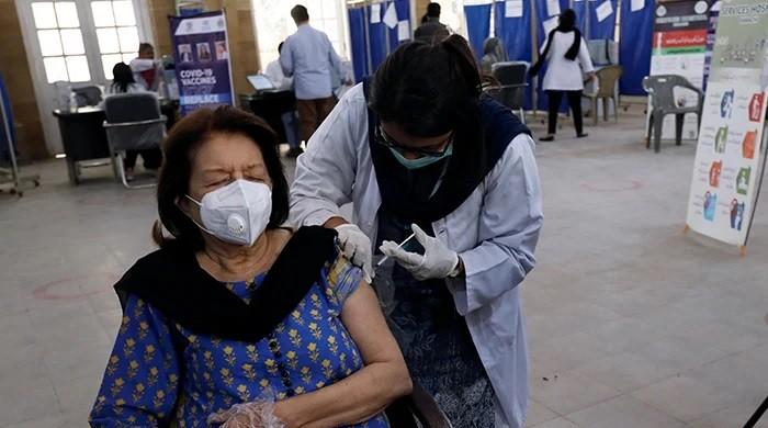 A doctor’s guide for the elderly before getting a COVID-19 vaccine