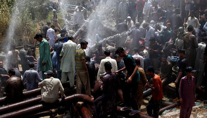 Karachi temperature crosses 41°C as heatwave hits country