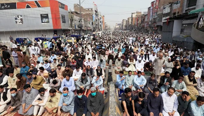 Friday prayer sermons to promote use of coronavirus vaccine, says Pakistan Ulema Council