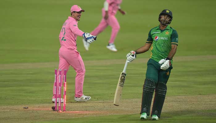 Did Quinton de Kock deliberately distract Fakhar Zaman before he got run out? Social media thinks so