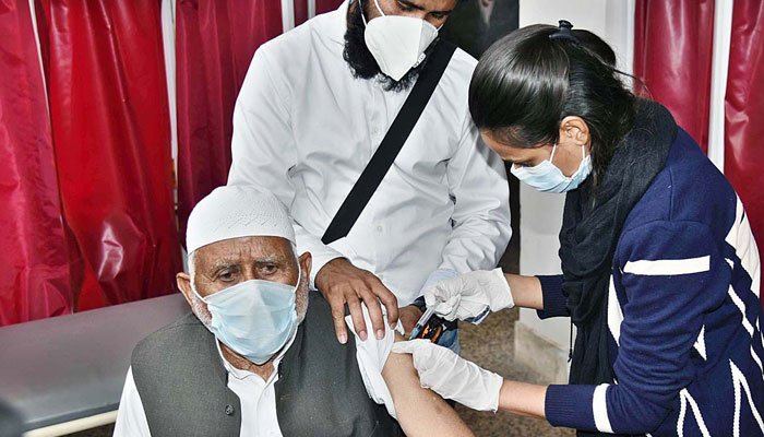 Senior citizens aged 80 or above to be vaccinated at home in Punjab, Islamabad