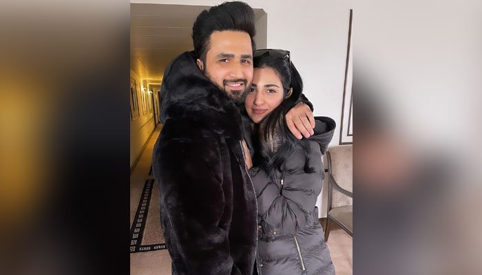 Sarah Khan shares adorable snap with husband Falak Shabir