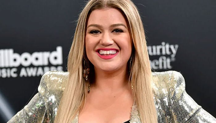 Kelly Clarkson fears to cover only one song
