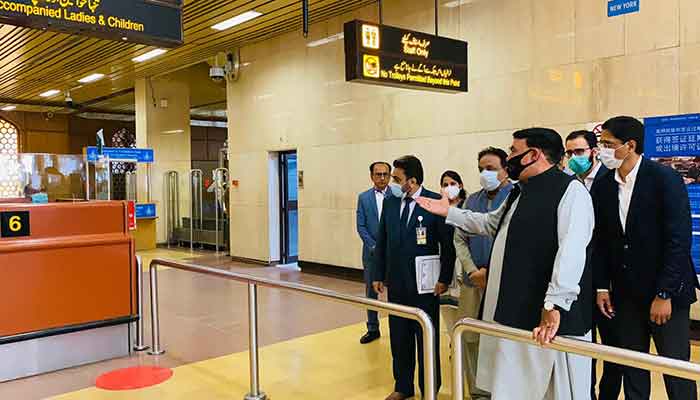 Interior minister asks FIA to increase immigration counters at Karachi airport