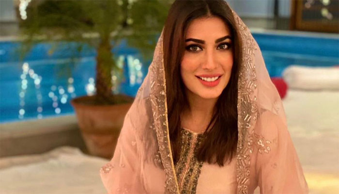 Mehwish Hayat shares a hilarious post to wish her fans a happy Ramadan