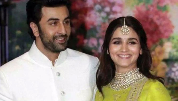 Alia Bhatt, Ranbir Kapoor jet off for vacation to Maldives