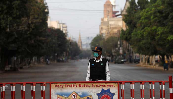 'Smart' lockdown imposed in 3 areas of Karachi's District Central