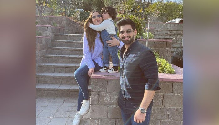 Aiman Khan shares adorable snap of Muneeb Butt, daughter Amal Muneeb