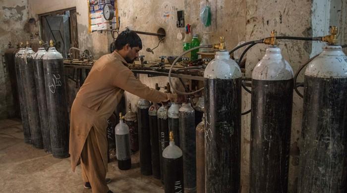 Peshawar hospitals forced to increase oxygen storage capacity amid rise in COVID-19 patients 
