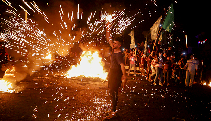 Palestinians celebrate as Israel removes barriers from Jerusalem's Old City 