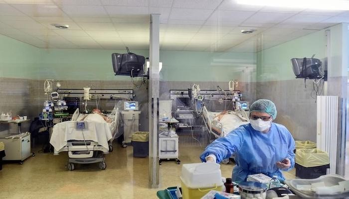 Coronavirus: Sindh govt bans elective surgeries in hospitals to save oxygen
