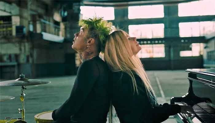 Avril Lavigne, Mod Sun drop brand new acoustic duet for 'Flames' - Vimarsana News