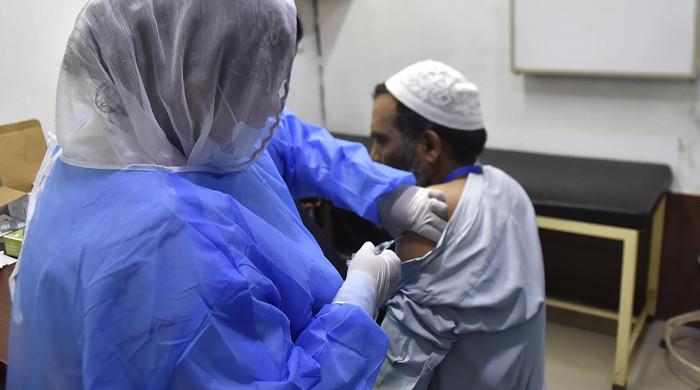 Coronavirus: Pakistanis aged 40-49 years old to be vaccinated from May 3