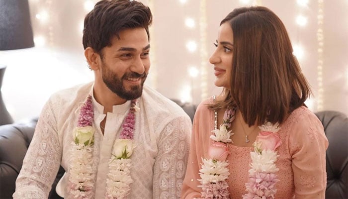 Saboor Aly gets engaged to Ali Ansari
