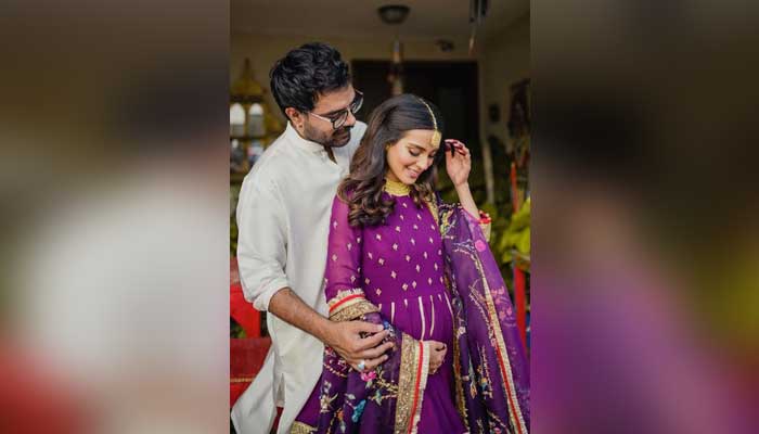 Iqra Aziz, Yasir Hussain to become parents