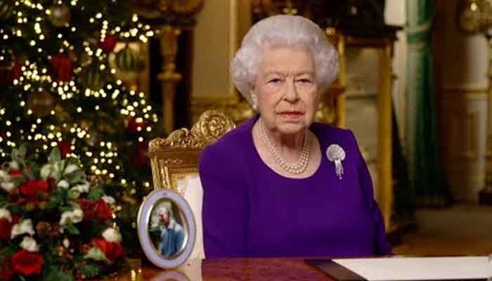Queen defies pressure to leave Windsor Castle after security breach