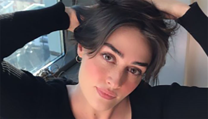 Esra Bilgic looks stunning in her latest photo - Vimarsana News