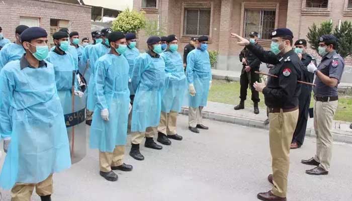 Hundreds of KP police personnel get COVID-19 but force still not fully vaccinated