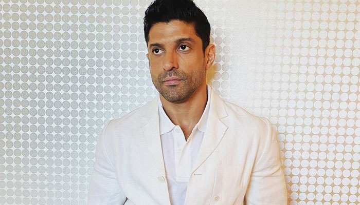 Farhan Akhtar receives first dose of coronavirus vaccine