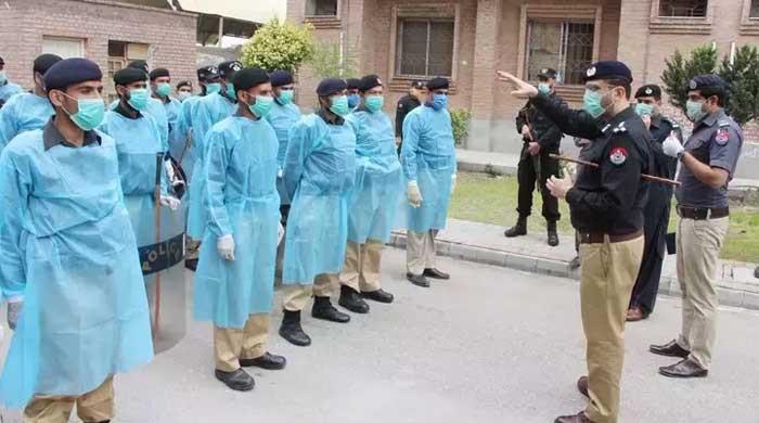 Hundreds of KP police personnel get COVID-19 but force still not fully vaccinated