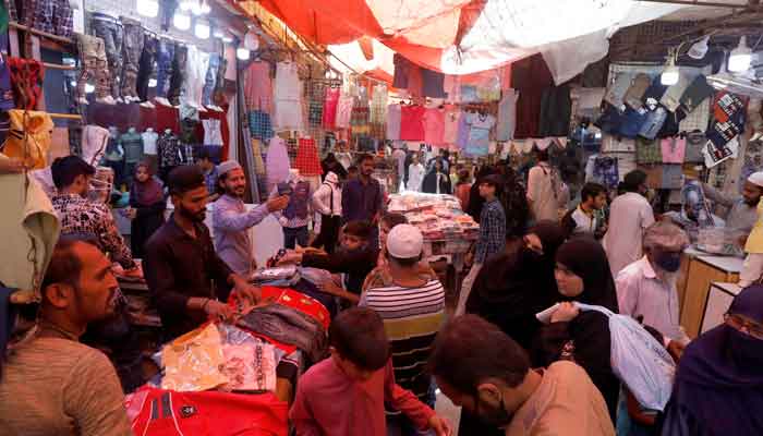 Shoppers flock to Karachi markets on last day of Eid shopping