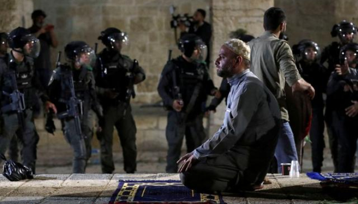In fresh Al-Aqsa mosque clashes, Israeli police wounds 80 Palestinians