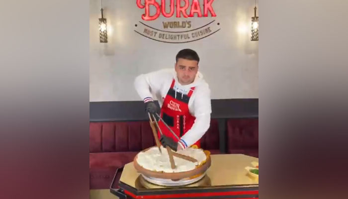 Famed Turkish chef Burak Özdemir condemns Israel's aggression against Palestine