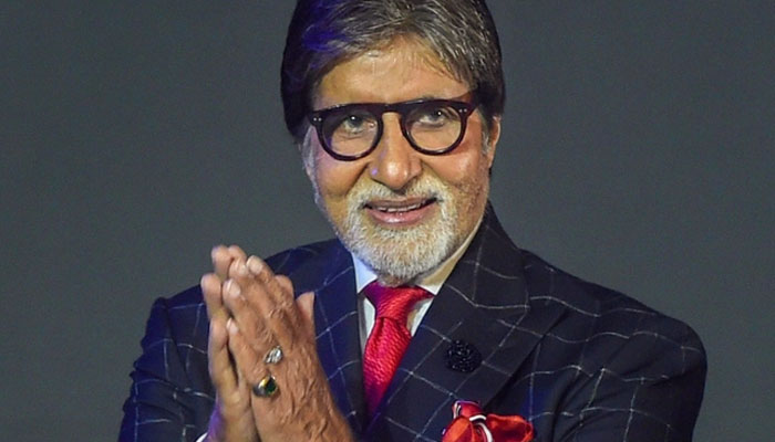 Amitabh Bachchan: Amitabh Bachchan rings in 81st b'day at midnight..