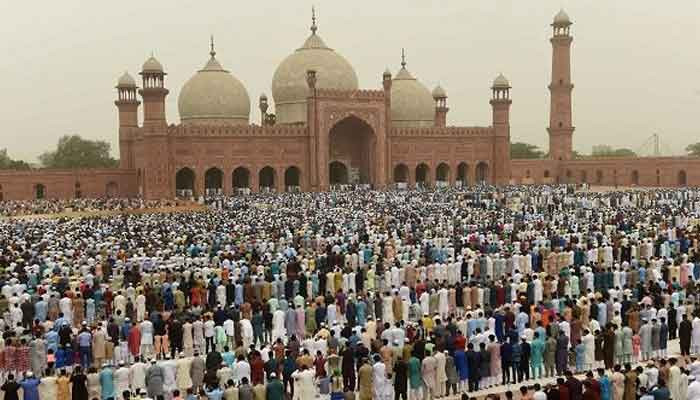 13 40 cet to pakistan time