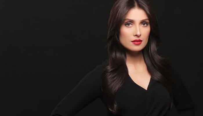 Ayeza Khan hits 9 million followers on Instagram 