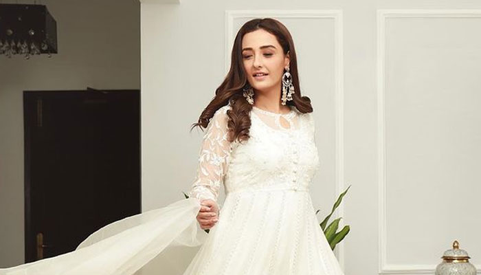 Momal Sheikh Thanks Fans Friends For Endless Birthday Love